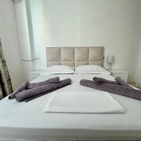 A&X Lovely And Central Apartment - 24H Self Check-In Tirana Exteriör bild