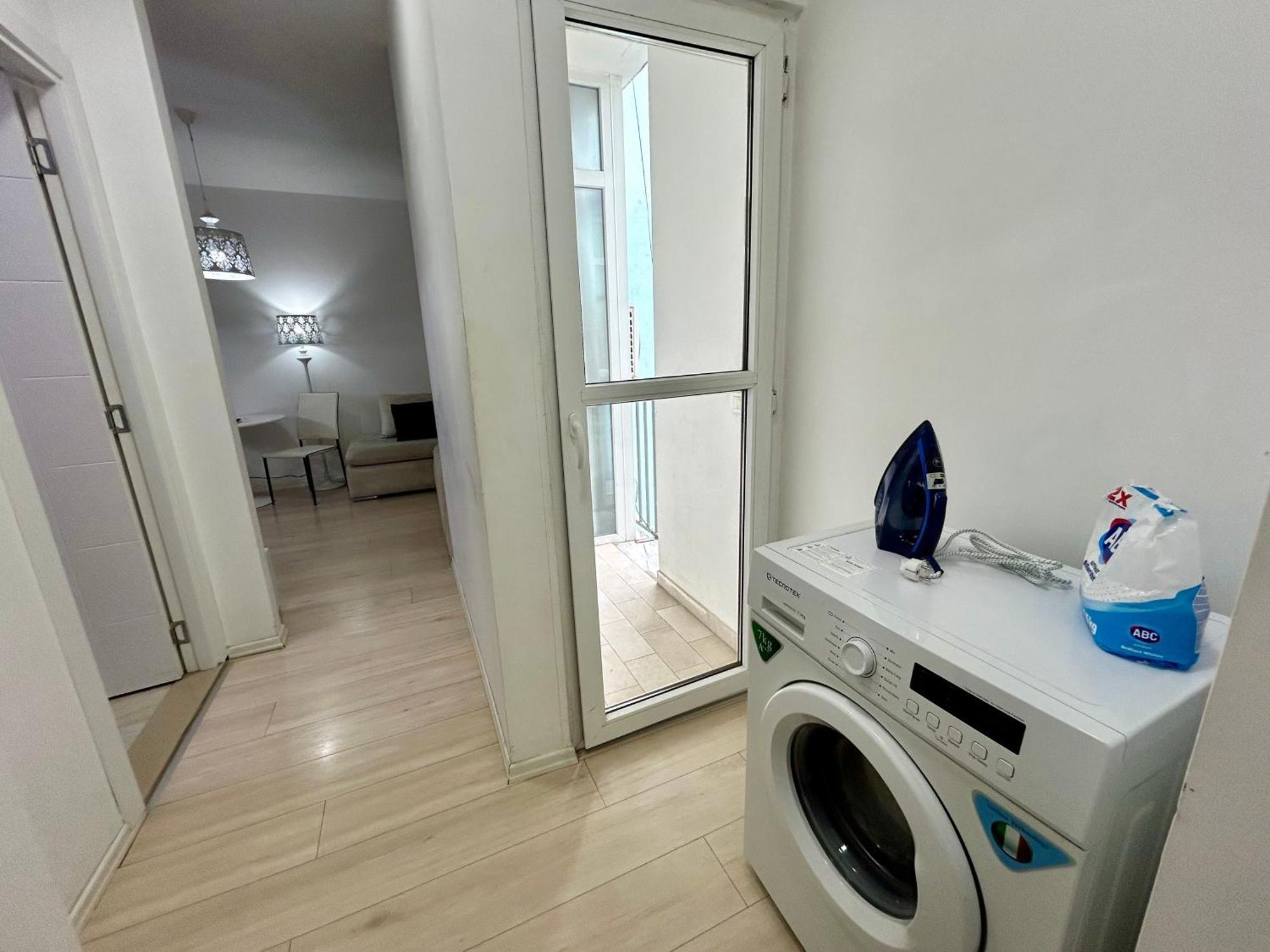 A&X Lovely And Central Apartment - 24H Self Check-In Tirana Exteriör bild