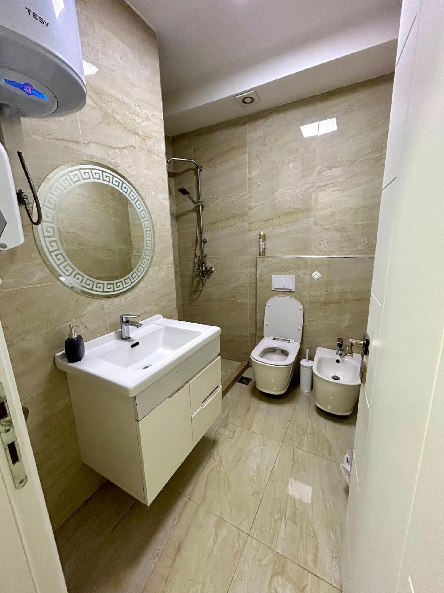 A&X Lovely And Central Apartment - 24H Self Check-In Tirana Exteriör bild