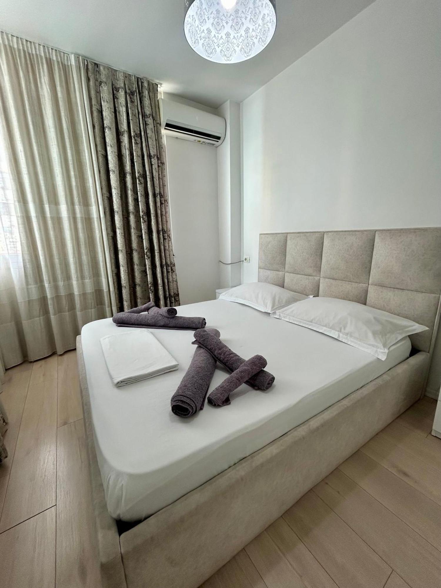 A&X Lovely And Central Apartment - 24H Self Check-In Tirana Exteriör bild