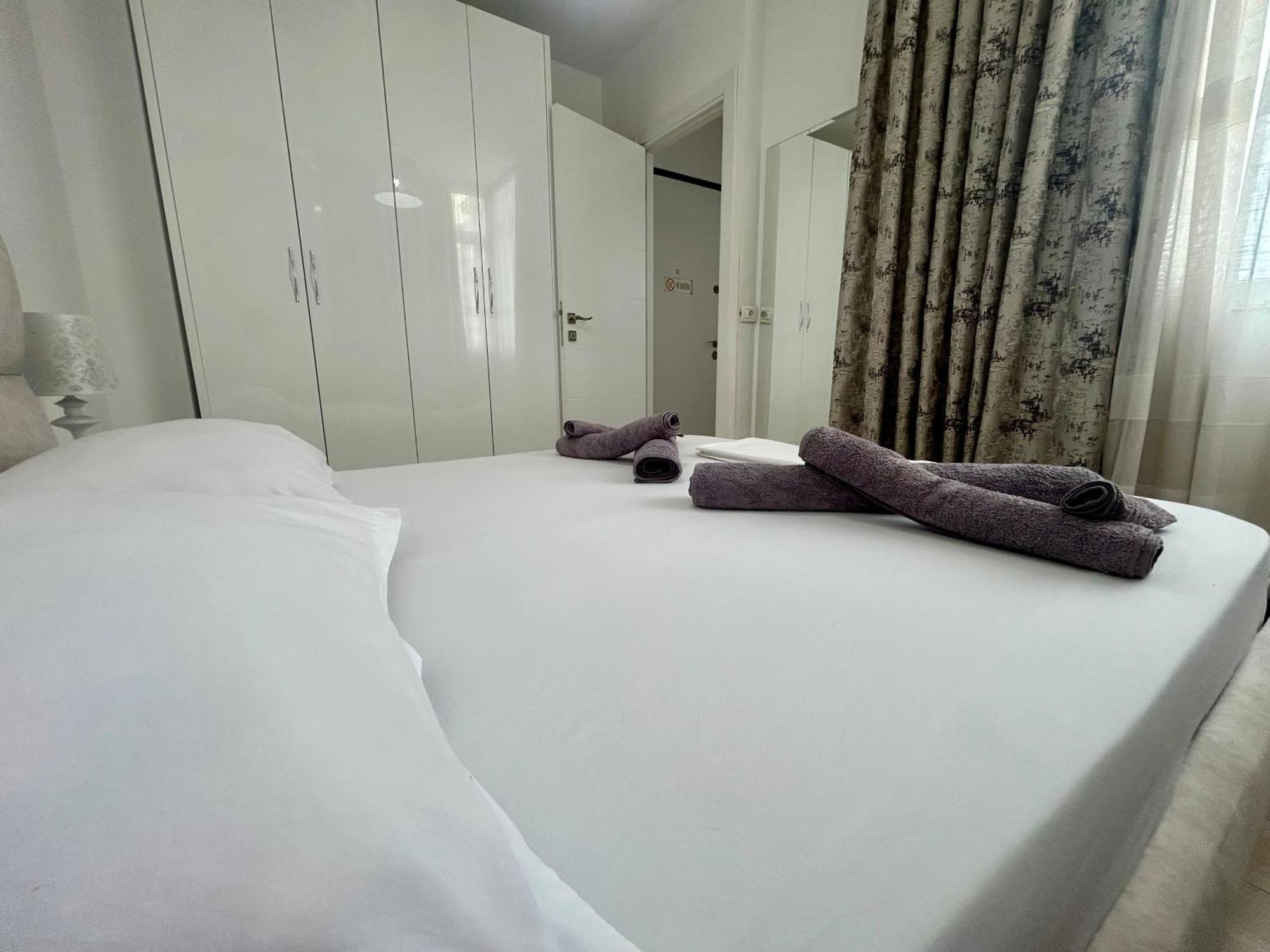 A&X Lovely And Central Apartment - 24H Self Check-In Tirana Exteriör bild