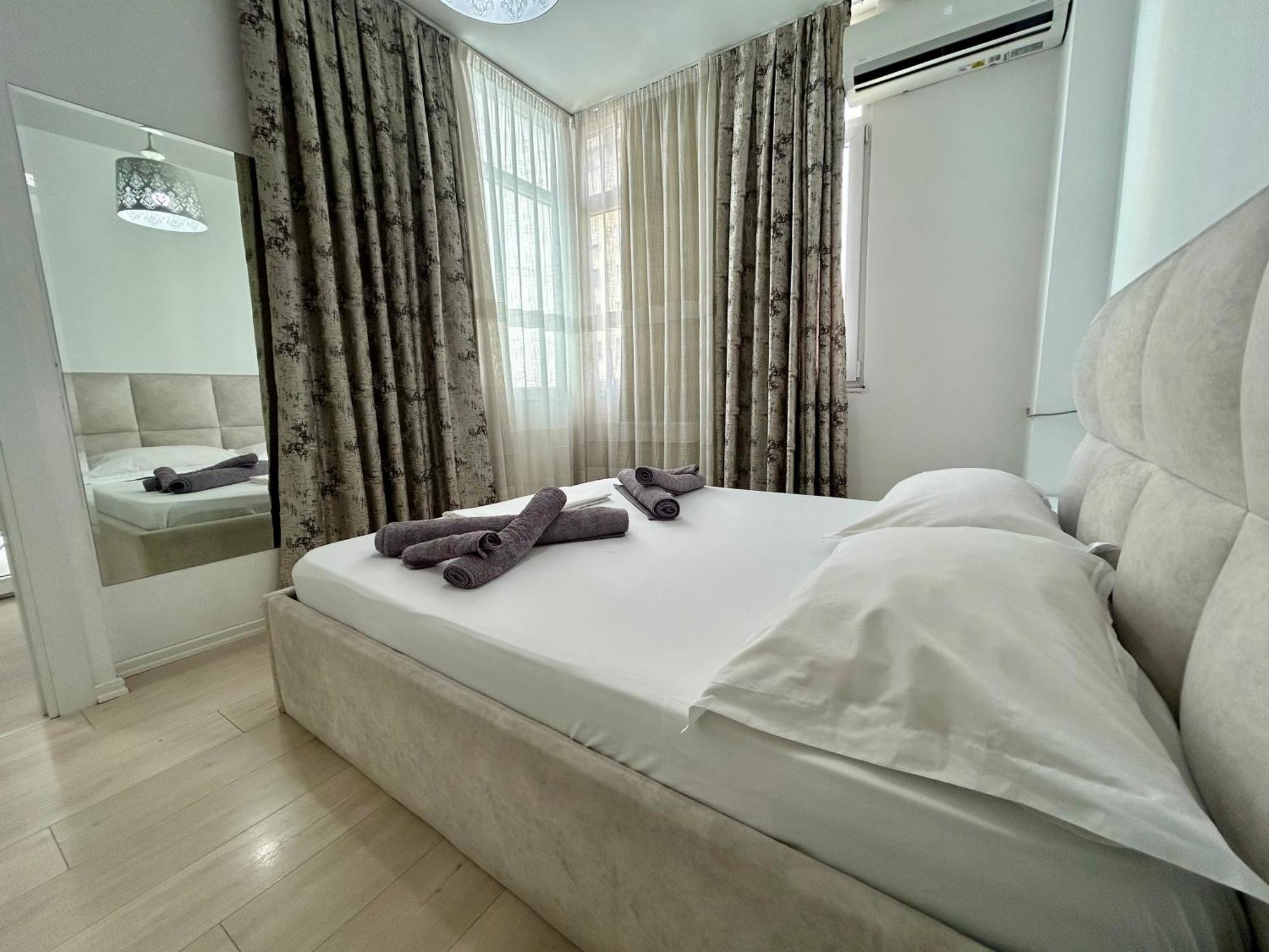 A&X Lovely And Central Apartment - 24H Self Check-In Tirana Exteriör bild