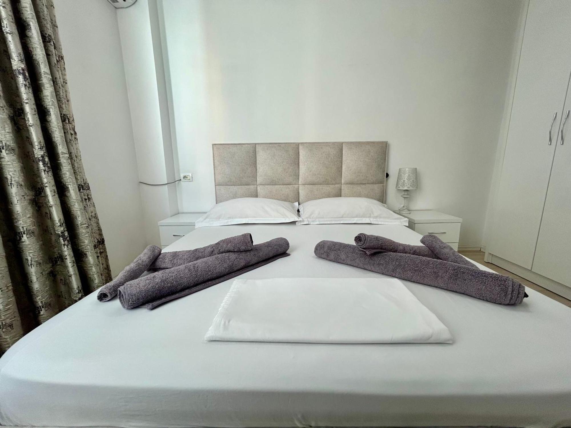 A&X Lovely And Central Apartment - 24H Self Check-In Tirana Exteriör bild